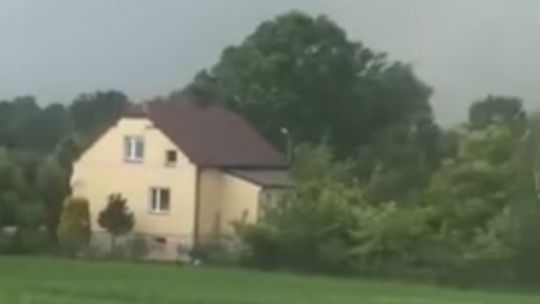 Trąba powietrzna w Kaniowie [wideo]