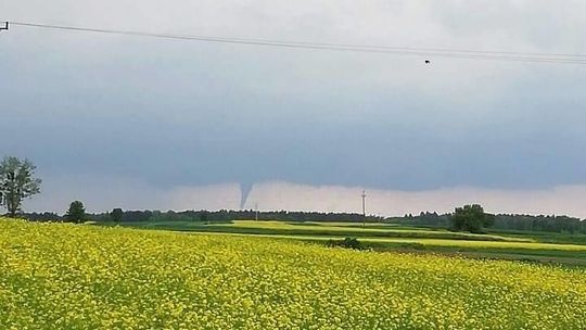 Trąba powietrzna w woj. lubelskim. Pozrywane dachy, zniszczone domy. "To był armageddon!" [zdjęcia, wideo]