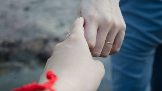 Tracimy kontakt z bliskimi. W ostatnim roku dotknęło to niemal co dziesiątego z nas