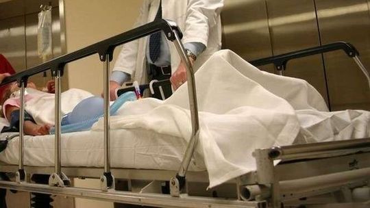 Trafili do szpitala po dopalaczach. Zatrzymano 19-latka, który miał je sprzedać