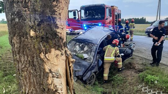 Tragedia na drodze. Kierowca opla zginął na miejscu wypadku