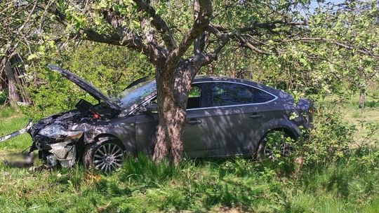 Tragedia na drodze w pobliżu Świdnika. Nie żyje kierowca forda. Zdjęcia