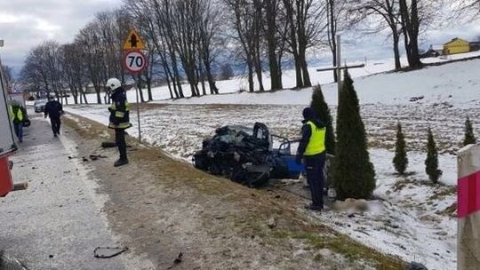 Tragedia na drodze wojewódzkiej. Nie żyje dwóch mężczyzn
