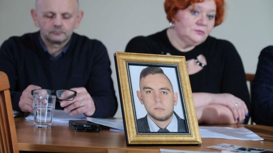 Tragedia na imprezie. Koledzy wynieśli Kamila nieprzytomnego, nie wezwali karetki [wideo]