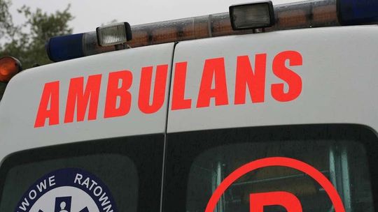 Tragedia na polu. Rolnik chciał przepchać kombajn buraczany, maszyna go wciągnęła