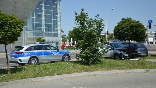 Tragedia na skrzyżowaniu w Chełmie. Nie żyje kierowca peugeota