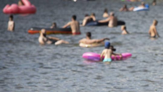 Tragedia nad jeziorem Firlej. Mężczyznę wyciągnięto z wody ale zmarł w szpitalu