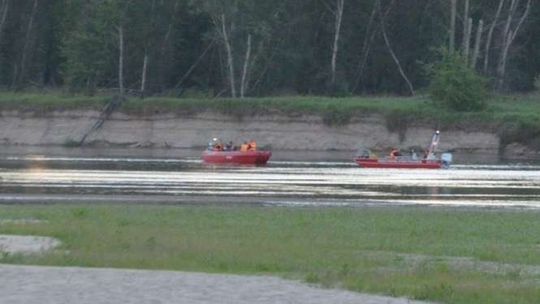 Tragedia nad Wisłą. 14-latek uratował 9-latkę, sam zaginął pod wodą