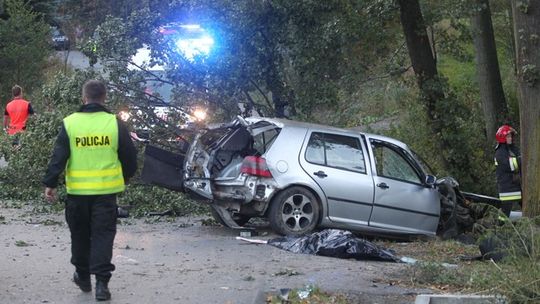 Tragedia pod Rzeszowem. Nie żyje troje młodych ludzi