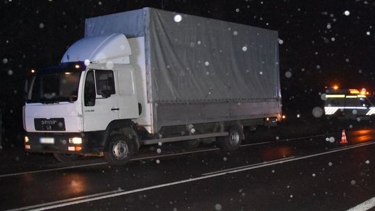 Tragedia w środku nocy. Koło Świdnika pieszy zginął pod kołami ciężarówki