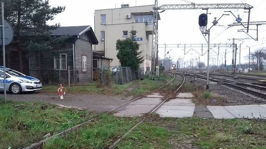 Tragedia w Świdniku. Wszedł na przejście przez tory mimo opuszczonych rogatek