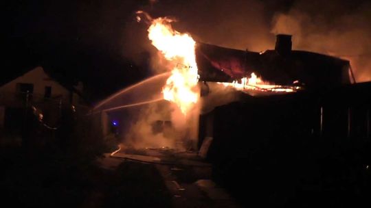 Tragiczny pożar w Kurowie. Małżeństwo zginęło w płomieniach [wideo]