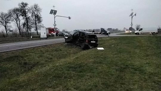 Tragiczny wypadek koło Radzynia Podlaskiego. Nie żyje kierowca mercedesa
