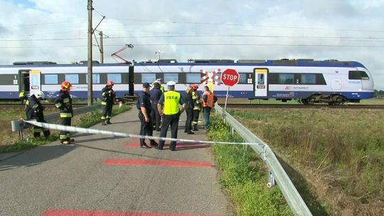 Tragiczny wypadek na przejeździe kolejowym. Nie żyje matka i dwójka dzieci [wideo]