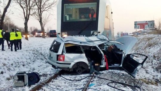 Tragiczny wypadek na przejeździe kolejowym w Rzeszowie. Nie żyją dwie osoby