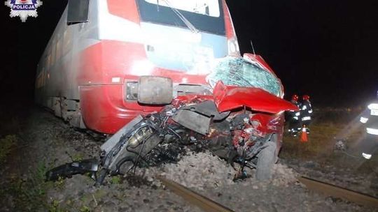Tragiczny wypadek na przejeździe kolejowym. Zginęła matka i dziecko