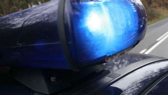 Tragiczny wypadek. Pieszy szedł poboczem, zmarł po potrąceniu przez samochód