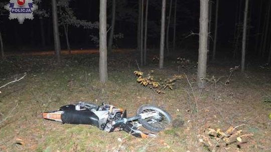 Tragiczny wypadek w lesie. Grzybiarka znalazła 25-letniego motocyklistę