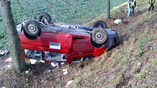 Tragiczny wypadek w Ryńsku pod Wąbrzeźnem. Pojazd przewoził pensjonariuszy DPS