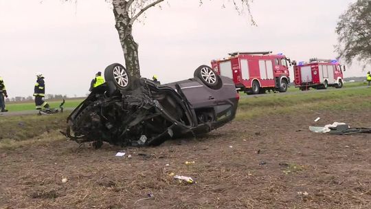 Tragiczny wypadek. Zginęli kierowca passata i pasażer [wideo]