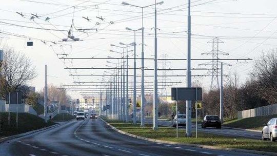 Trakcja za 5 mln zł już jest, ale trolejbusów nadal nie ma. Będą jeździły sporadycznie