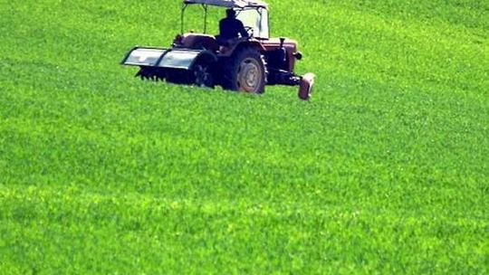 Traktor przygniótł rolnika. 63-latek nie żyje