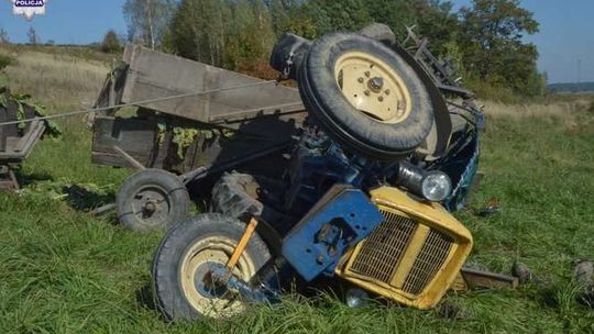 Traktor wywrócił się i przygniótł mężczyznę. 31-latek nie żyje