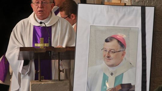 Transmisja pogrzebu abp. Życińskiego w Internecie