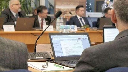 Transmisje z obrad radnych. Obowiązek wchodzi w życie po jesiennych wyborach
