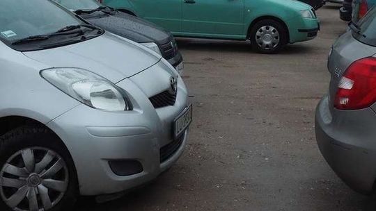 Trawa, a nie samochody. Parking przy ul. Juranda nie będzie większy
