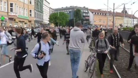 Trójmiejski Marsz Równości w Gdańsku. Bijatyka narodowców z policją (wideo)