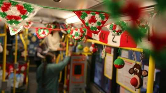 Trolejbus dziergany włóczką. Od poniedziałku wyruszy w trasę 