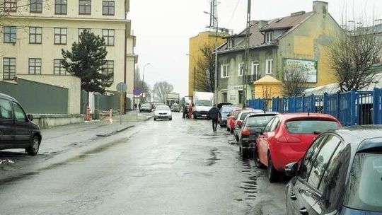 Trolejbusy muszą jeździć zawijasami. Miasto jednak nie wyprostuje trasy. Dlaczego?