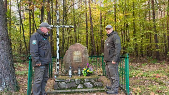 Tropią zapomniane mogiły. Muzeum we Włodawie tworzy mapę grobów wojennych