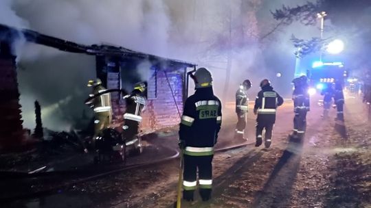 Trudna noc dla strażaków. Dom i samochód w ogniu 