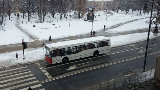 Trudne warunki na drogach. Opóźnione autobusy