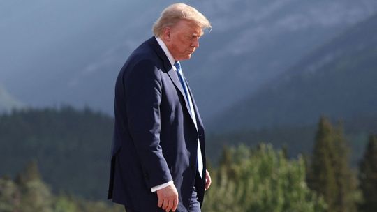 Trump "poważnie rozważa" dołączenie do wojny przeciwko Iranowi?