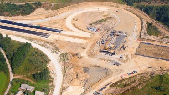 Trwa budowa autostrady A4. Zdjęcia z lotu ptaka