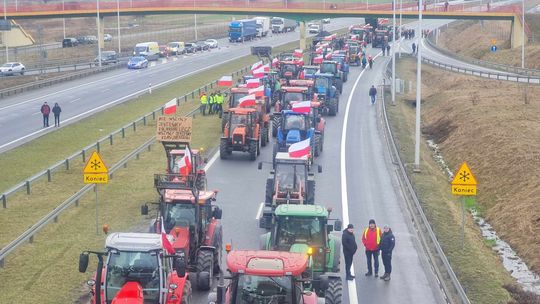 Trwa protest rolników. Zablokowane główne trasy w regionie (mapy)