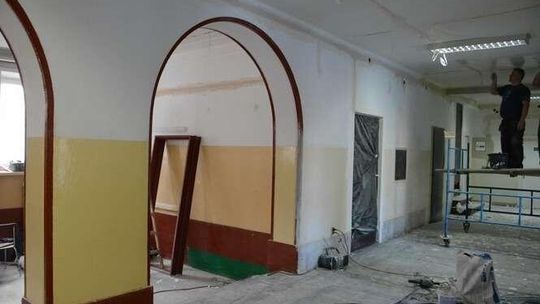 Trwa remont w Bialskim Centrum Kultury. W holu będzie ładniej