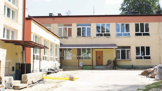 Trwa remont w Szkole Podstawowej im. S. Żeromskiego w Nałęczowie 