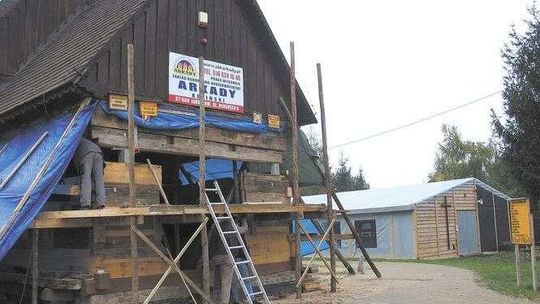 Trwa remont zabytkowego kościoła. Msze są odprawane w namiocie