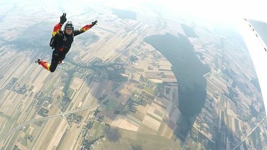 Trwa walka o życie policjanta – skoczka spadochronowego. Pilnie potrzebna krew