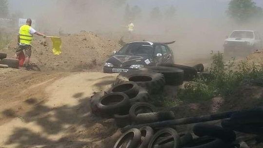 Trwa Wrak Atak 2015: Wyścig złomów, czyli ryk, kurz i skoki