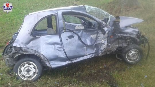 Trwają poszukiwania kierowcy. Doprowadził do wypadku, 29-latek zmarł w szpitalu