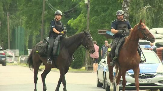 Trwają poszukiwania sprawcy potrójnego morderstwa w Borowcach. Do akcji dołączyła grupa z Niemiec z psami