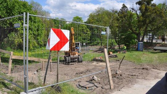 Trwają pracę nad kładką dla pieszych i rowerzystów w centrum Łęcznej