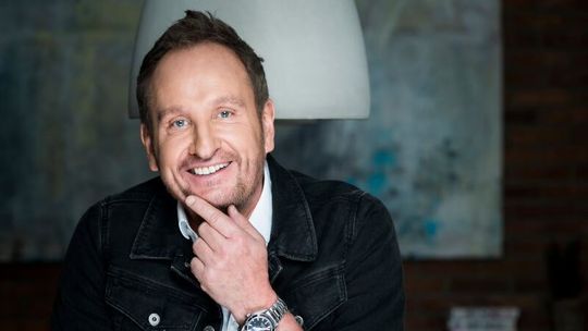 Trzeba być sobą i nie bać się okazywać emocji. Rozmowa z Markiem Kościkiewiczem