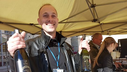 Trzeba uważać, żeby deszcz nie rozcieńczył trunku. XII Święto Wina w Janowcu