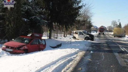 Trzebieszów: Zderzyły się dwa samochody i bus